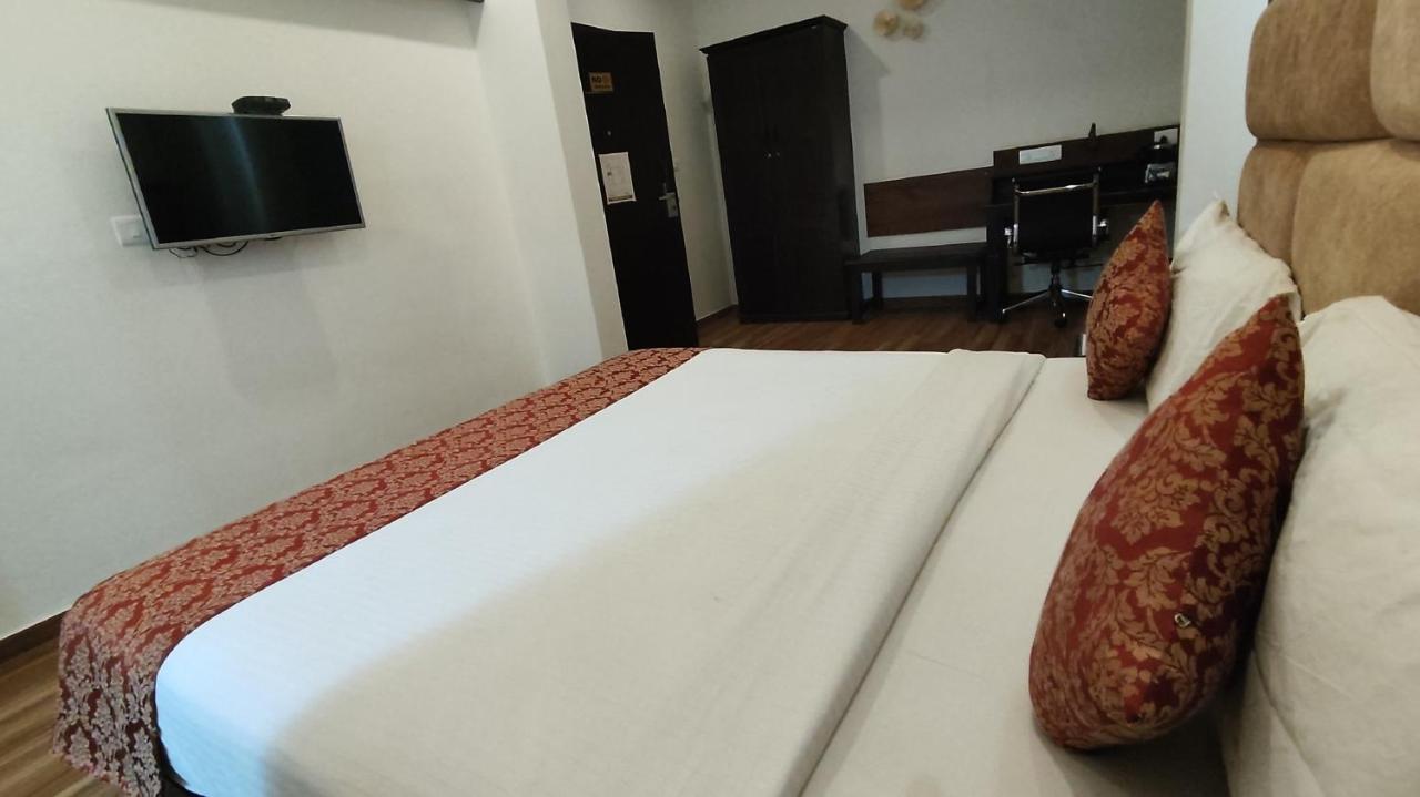 Hotel The Continentti Whitefield à Bangalore Extérieur photo