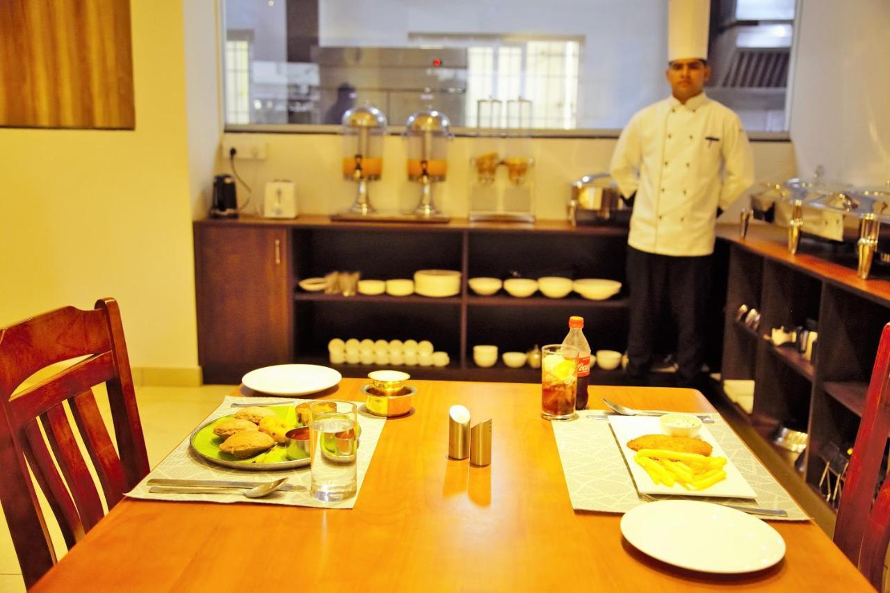 Hotel The Continentti Whitefield à Bangalore Extérieur photo